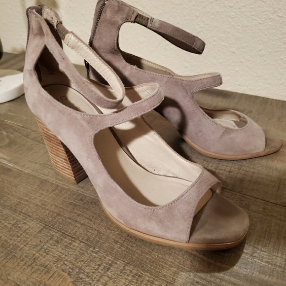 Shoes - Picture 2 of 3